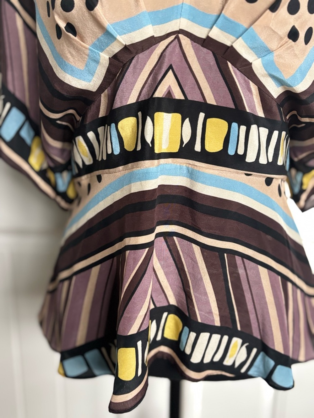 Mauve Beige Multi V-Neck Flutter Sleeve Tunic - Picture 3 of 4